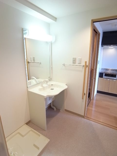 ロイヤルヴュー貝ケ森 洗面所