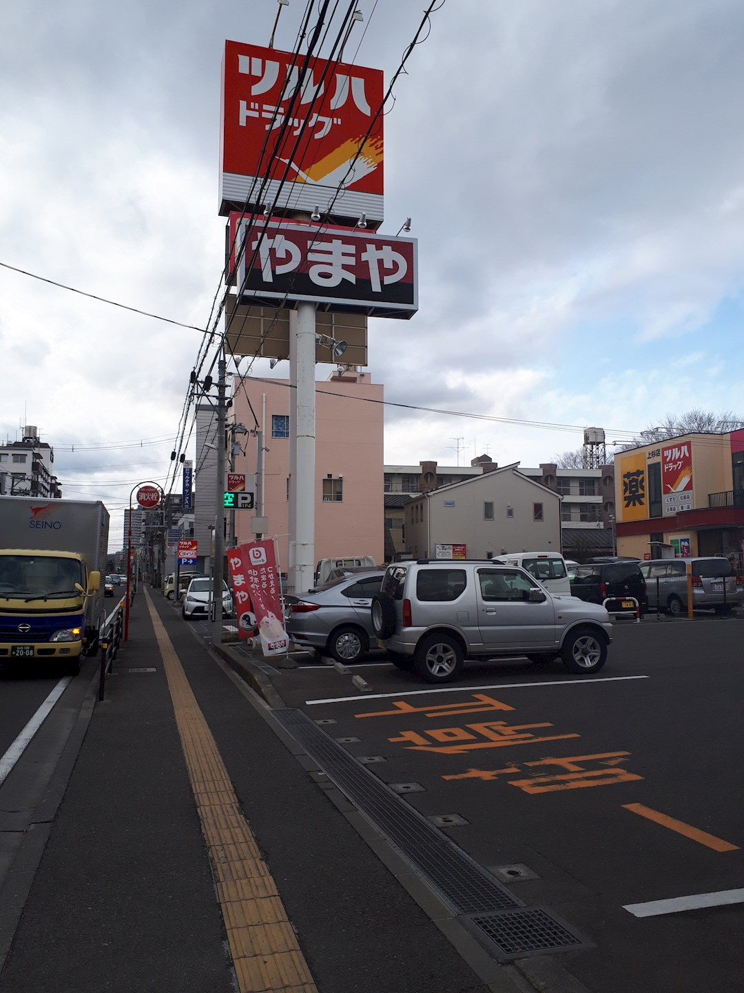 トロワフレール ﾂﾙﾊﾄﾞﾗｯｸﾞ 仙台上杉店