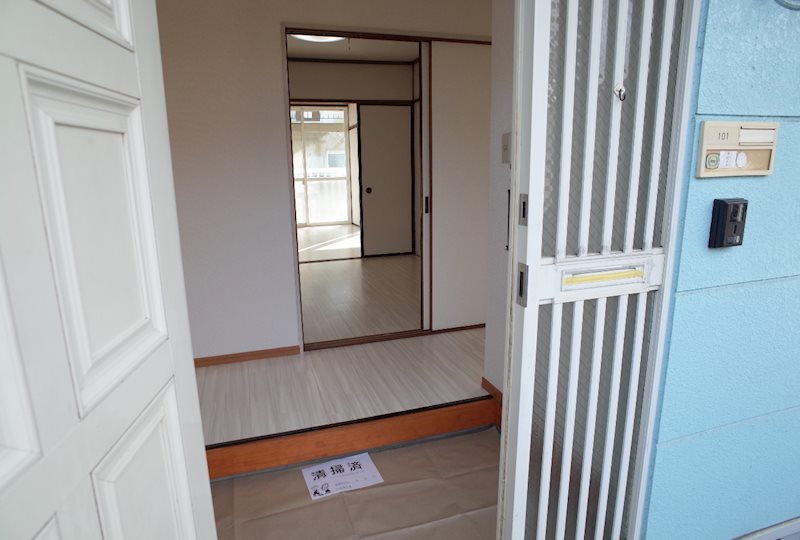 ブルーハウス原町 玄関