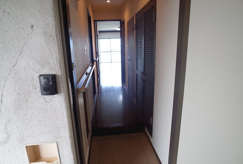 シャンボール石名坂 玄関