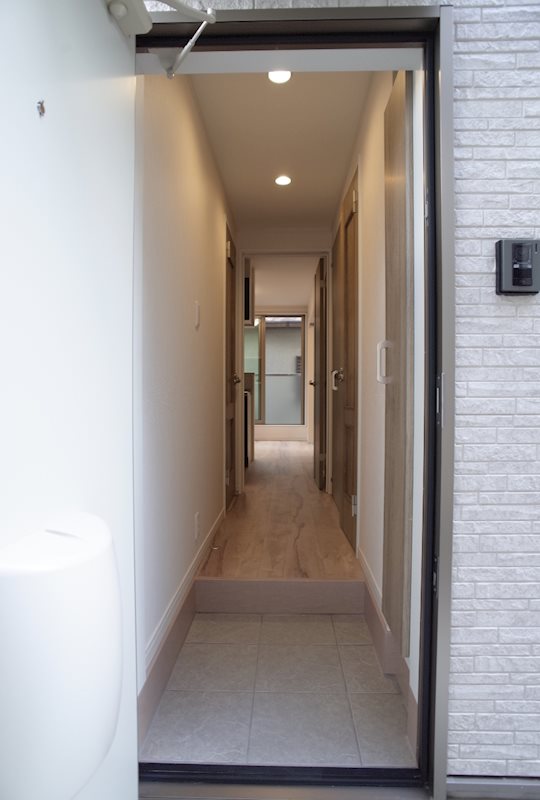 シェルテ河原町B 玄関