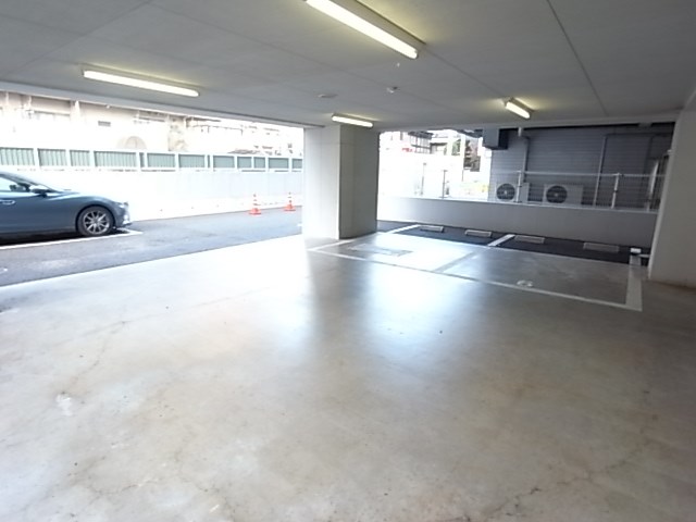 ヴィアーレ勾当台Ⅰ 駐車場